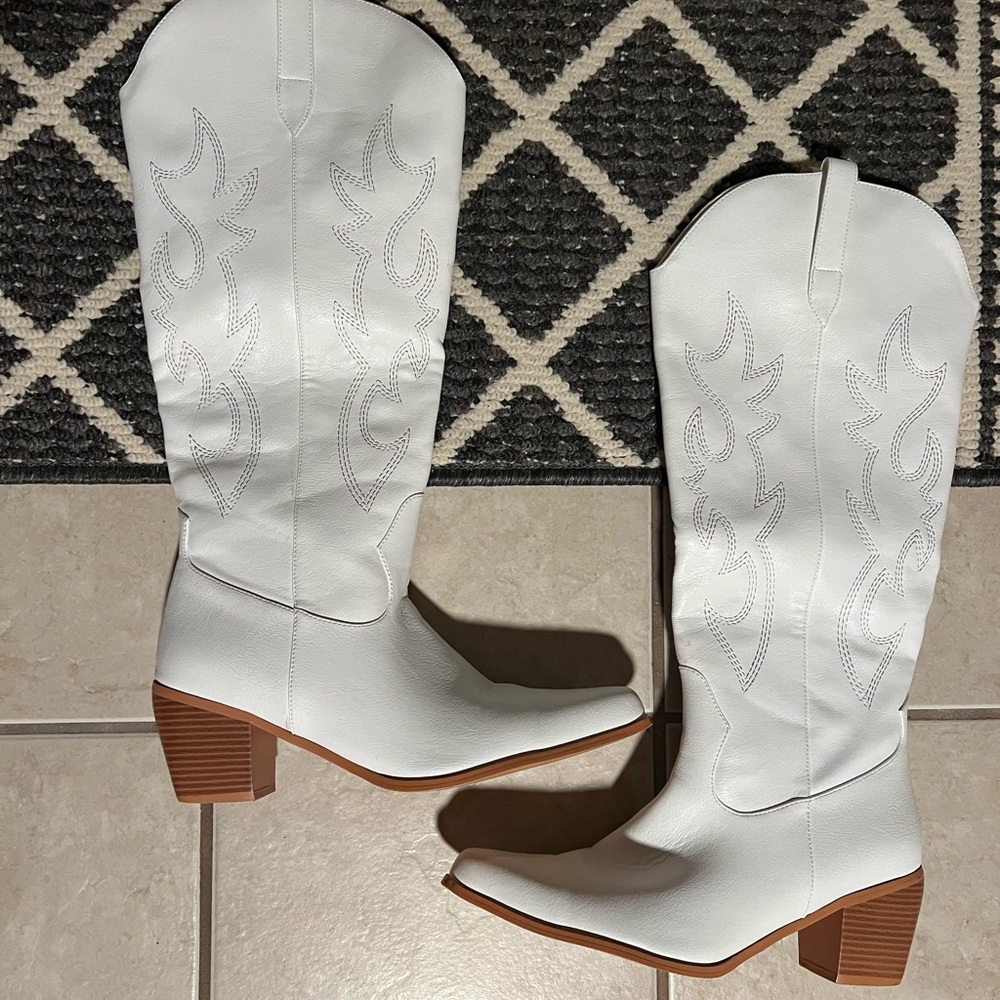 White Western-Style Women's Boots
